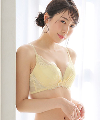 カシュクールレース脇高ブラ(R) 単品ブラジャーは、補整ブラ特有の苦しい痛いを徹底軽減させたこだわりの脇高ブラジャーが誕生。 痛くなりにくいワイヤー&余分な脇肉をホールドする脇高設計で、バストをレースで包み込むように中心に寄せ、優しく谷間メイクするブラジャー。